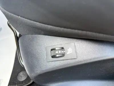 Peugeot 2008 1.6 BlueHDi Allure — SUV compact diesel économe, sans accident — Miniatur 22