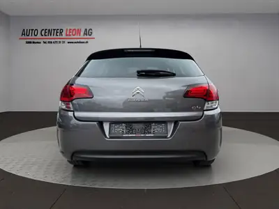 Citroën C4 1.2 PureTech Feel — Berline urbaine automatique, moteur efficient — Armaturenbrett
