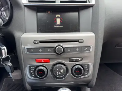 Citroën C4 1.2 PureTech Feel — Berline urbaine automatique, moteur efficient — Miniatur 15
