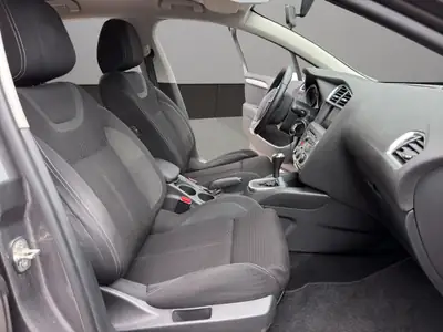Citroën C4 1.2 PureTech Feel — Berline urbaine automatique, moteur efficient — Miniatur 17