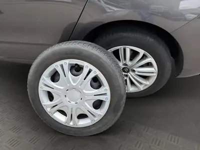 Citroën C4 1.2 PureTech Feel — Berline urbaine automatique, moteur efficient — Miniatur 20
