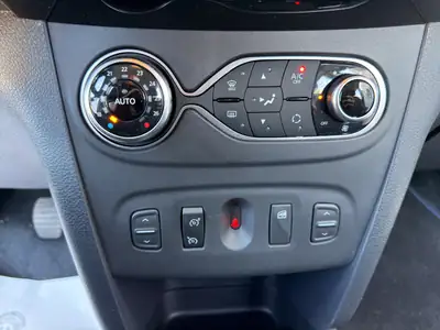 Dacia Sandero TCe 90 Stepway — Citadine robuste, peu kilométrée et bien équipée — Miniatura 16
