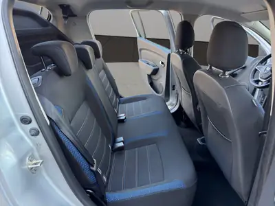 Dacia Sandero TCe 90 Stepway — Citadine robuste, peu kilométrée et bien équipée — Miniatura 18