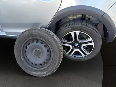 Dacia Sandero TCe 90 Stepway — Citadine robuste, peu kilométrée et bien équipée — Miniatura 20