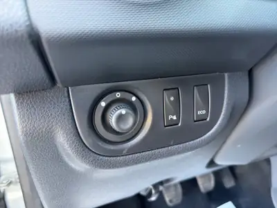 Dacia Sandero TCe 90 Stepway — Citadine robuste, peu kilométrée et bien équipée — Miniatura 22