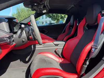 Chevrolet Corvette Stingray 6.2 V8 — Légende américaine rouge, 482 ch, kilométrage imbattable — Miniature 10