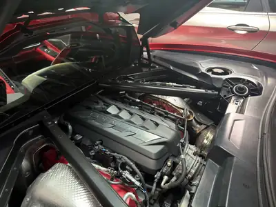 Chevrolet Corvette Stingray 6.2 V8 — Légende américaine rouge, 482 ch, kilométrage imbattable — Miniature 16