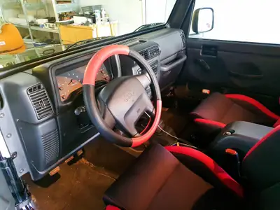 Jeep Wrangler 2.4 Sport — Légende du tout-terrain, 117'000 km, sans sinistre — tableau de bord