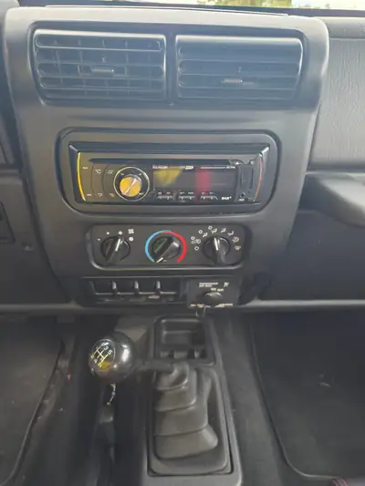 Jeep Wrangler 2.4 Sport — Légende du tout-terrain, 117'000 km, sans sinistre — Miniature 16