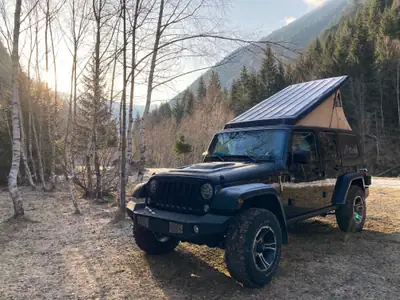 Jeep Wrangler Unlimited Camper 2.8 CRD — Overlander aménagé, prêt à l'aventure — vista esterna