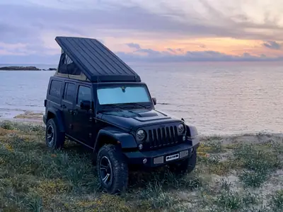Jeep Wrangler Unlimited Camper 2.8 CRD — Overlander aménagé, prêt à l'aventure — vista posteriore