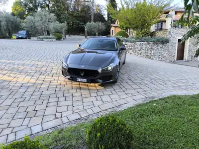 Maserati Quattroporte 3.8 V8 Trofeo — Berline prestige 580 ch, très peu kilométrée — Miniature 10