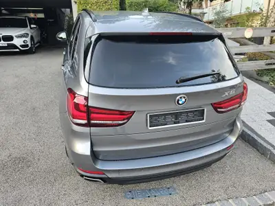 BMW X5 xDrive 40d — SUV premium 7 places, diesel performant et équipé — rear view