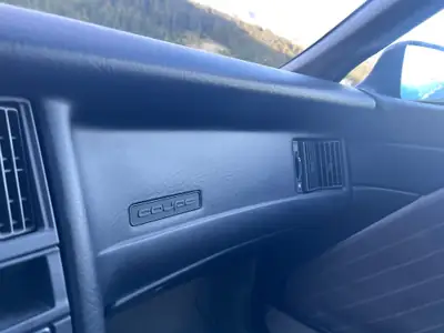 Audi Coupé 2.0 E — Élégance sportive des années 90, moteur fiable et compact — Miniature 8