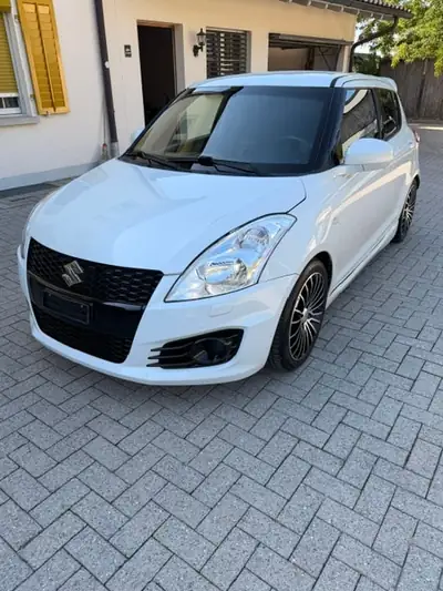 Suzuki Swift 1.2 GL 2011 — Citadine urbaine fiable, freinage renforcé et jantes alliage — vista esterna