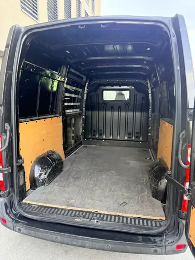 Renault Master 2.3 dCi 135 TwinTurbo — Utilitaire compact robuste, 188'000 km — intérieur