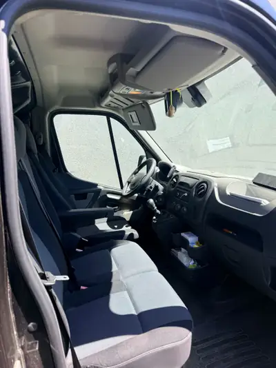 Renault Master 2.3 dCi 135 TwinTurbo — Utilitaire compact robuste, 188'000 km — tableau de bord