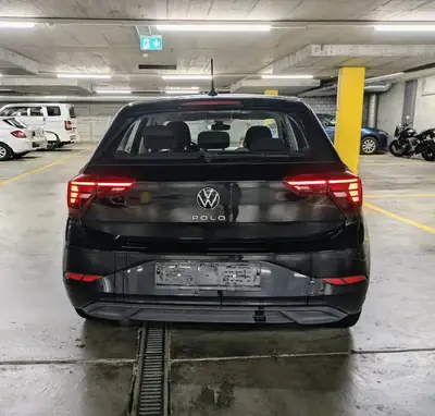 VW Polo 1.0 TSI Life — Citadine fiable, pneus toutes saisons inclus, faible kilométrage — Heckansicht