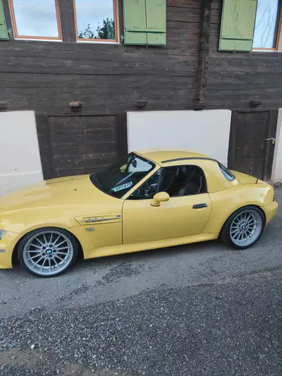 BMW Z3 2.8 — Roadster de légende jaune Dakar, moteur 6-cylindres mythique — tableau de bord