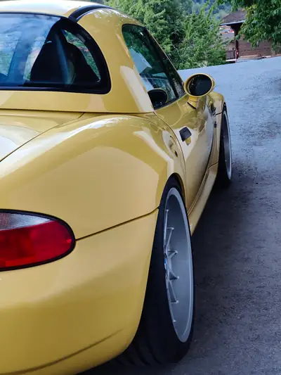 BMW Z3 2.8 — Roadster de légende jaune Dakar, moteur 6-cylindres mythique — intérieur