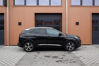 Peugeot 3008 1.2 PureTech — SUV polyvalent, toit panoramique, faible consommation — interior