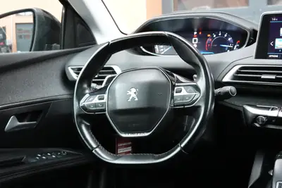 Peugeot 3008 1.2 PureTech — SUV polyvalent, toit panoramique, faible consommation — Thumbnail 12
