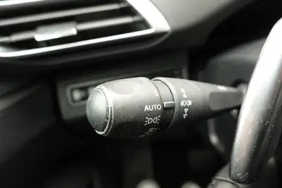 Peugeot 3008 1.2 PureTech — SUV polyvalent, toit panoramique, faible consommation — Thumbnail 15