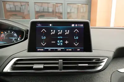 Peugeot 3008 1.2 PureTech — SUV polyvalent, toit panoramique, faible consommation — Thumbnail 18