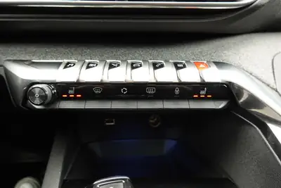 Peugeot 3008 1.2 PureTech — SUV polyvalent, toit panoramique, faible consommation — Thumbnail 19