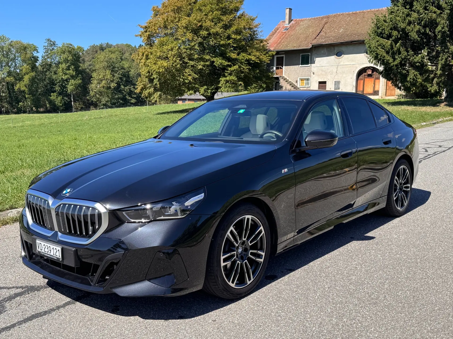BMW 520i M Sport 2024 — Berline premium hybride légère, 16'000 km seulement