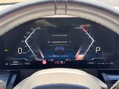 BMW 520i M Sport 2024 — Berline premium hybride légère, 16'000 km seulement — dashboard