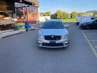 Skoda Octavia 2.0 TFSI 200 RS — Berline sportive affirmée, 176'000 km — tableau de bord