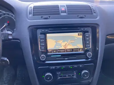 Skoda Octavia 2.0 TFSI 200 RS — Berline sportive affirmée, 176'000 km — Miniature 8