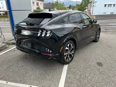 Ford Mustang MACH-E AWD 91 kWh — SUV électrique haute performance, 91'300 km — Seitenansicht