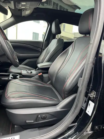 Ford Mustang MACH-E AWD 91 kWh — SUV électrique haute performance, 91'300 km — Detail