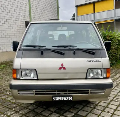 Mitsubishi L300 Oldtimer 9 Places — Bus rétro essence, immatriculé véhicule de collection — côté