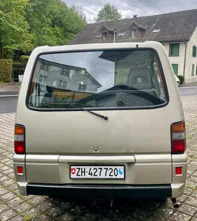 Mitsubishi L300 Oldtimer 9 Places — Bus rétro essence, immatriculé véhicule de collection — arrière