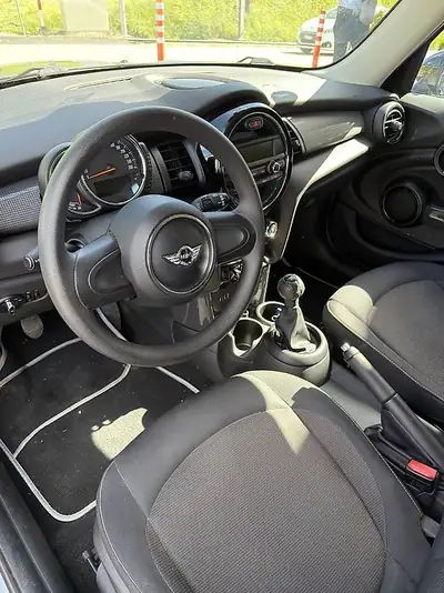 MINI Cooper 1.5i — Citadine dynamique, 89'000 km, essence manuelle — dashboard