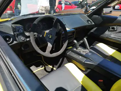 Toyota MR2 AW11 T-Bar 1987 — Légendaire roadster mid-engine, histoire documentée — vista posteriore