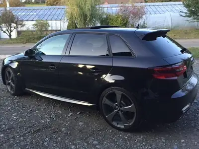 Audi RS3 2.5 T FSI Quattro — Berline sportive haute performance, 99 800 km seulement — côté