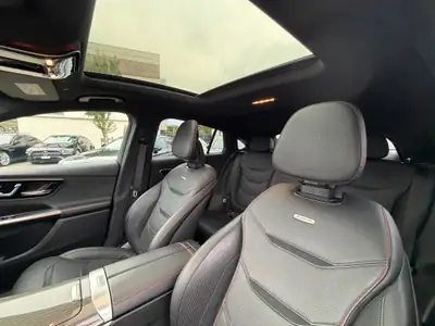 Mercedes-Benz GLC 43 AMG Coupé — Performance hybride 421 ch, 4Matic, finition premium — Miniature 18