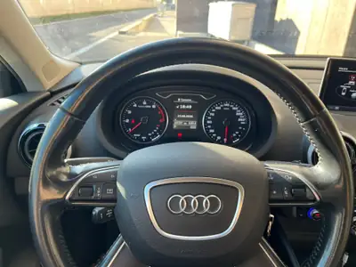 Audi A3 Sportback 1.8 TFSI Attraction — Sportivité quattro, 190000 km — intérieur