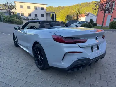 BMW M850i xDrive Cabriolet — Coupé sport décapotable, 530 ch, équipement premium — Detail