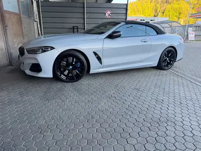 BMW M850i xDrive Cabriolet — Coupé sport décapotable, 530 ch, équipement premium — Miniatur 9