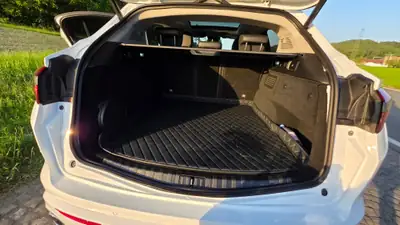 Alfa Romeo Stelvio Q4 210 PS — SUV premium diesel, toit panoramique, 4x4 intégral — interior