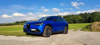 Alfa Romeo Stelvio 2.0 Q4 280 Veloce — SUV sportif 4x4, 70'000 km seulement — exterior view