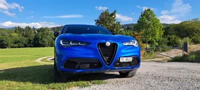 Alfa Romeo Stelvio 2.0 Q4 280 Veloce — SUV sportif 4x4, 70'000 km seulement — side view