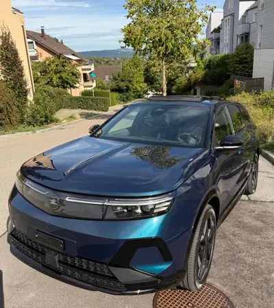 Opel Grandland-e Ultimate AWD — SUV électrique haute performance, quasi-neuf à 770 km — vue extérieure