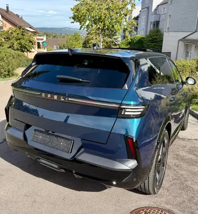 Opel Grandland-e Ultimate AWD — SUV électrique haute performance, quasi-neuf à 770 km — côté