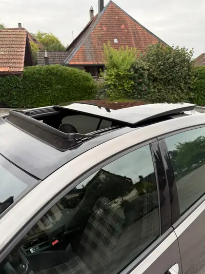 VW Golf 2.0 TSI GTI DSG — Sportive performante avec toit panoramique et équipements premium — cruscotto